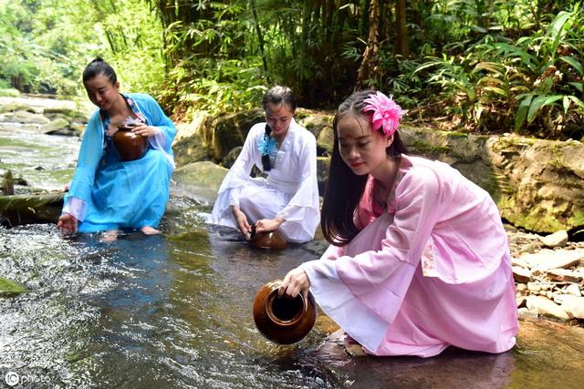 七夕節(jié)農(nóng)村的家里還韌針，烙“七巧餅”么？你們那里“七夕”都有什么風(fēng)俗習(xí)慣？